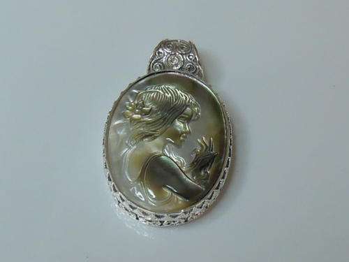 Sterling silver plated cameo shell pendant