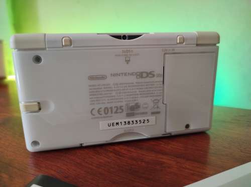 Nintendo ds lite (white) with 4 game cartridges