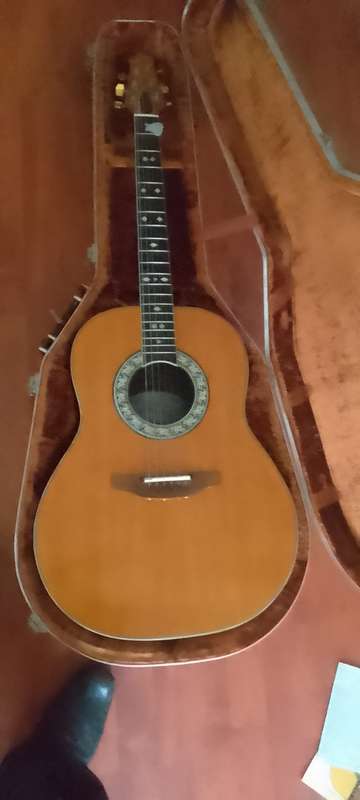Ovation Legend (made in USA ) Guitar