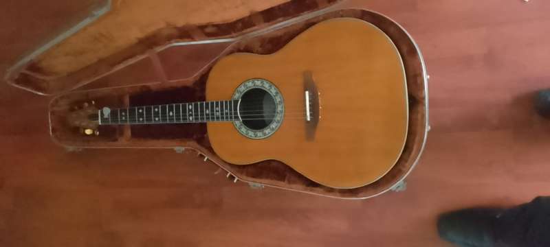 Ovation Legend (made in USA ) Guitar