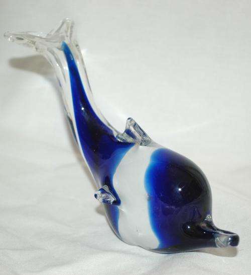 *** STUNNING BLUE & WHITE DOLPHIN PAPER WEIGHT