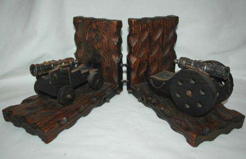 *** STUNNING VINTAGE WOODEN CANNON BOOK ENDS