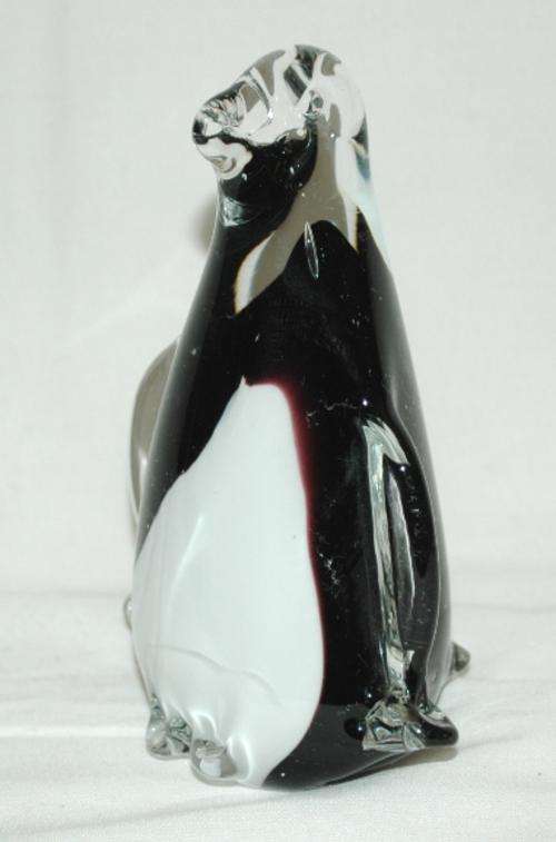 *** STUNNING PENGUIN PAPERWEIGHT
