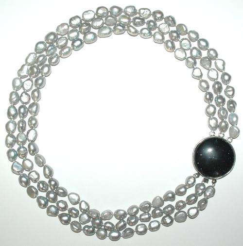 **** STUNNING 3 ROW SILVER PEARL NECKLACE