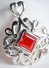 **** STUNNING FIRE RED GARNET IN STERLING SILVER PENDANT
