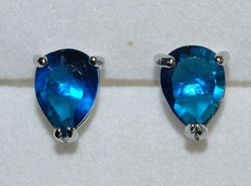**** STUNNING PEAR CUT SAPPHIRE CIBIC ZIRCONIA EARRINGS***