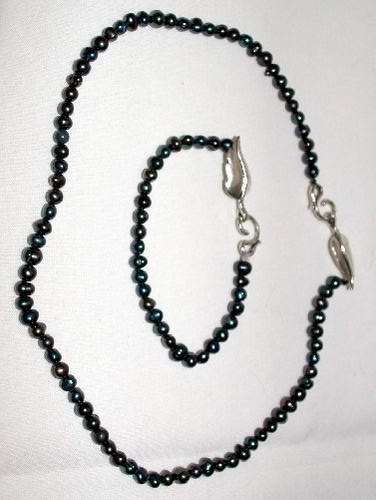 **** Exquisite Cultured Freshwater Pearl Necklace and Bracelet Set