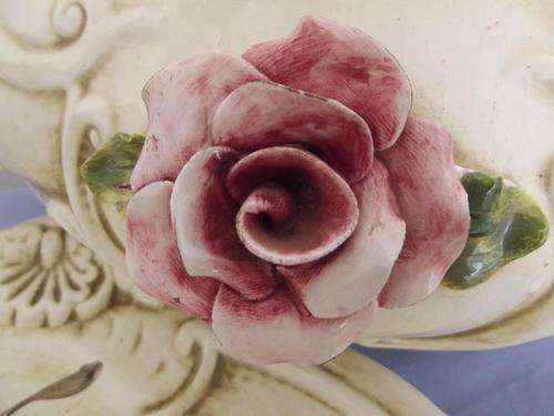 *** A Large Vintage Capodimonte Tureen - Italy ***