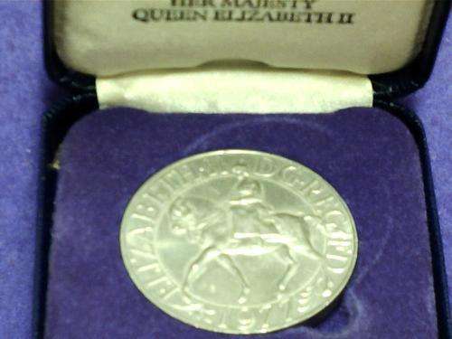 *** A 1977  UNC Silver Jubilee in Box ***