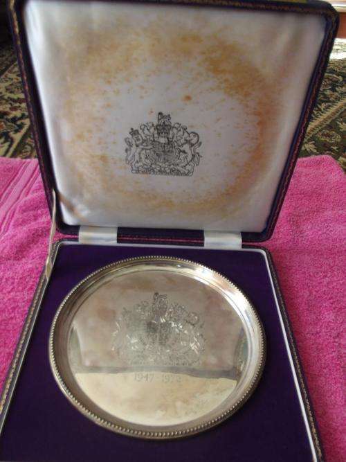 A Vintage Hallmarked Sterling Silver Salver - Royal Silver Wedding Anniversary 20 November 1972