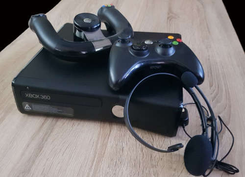 XBox 360 500GB + One Controller + Headset + Speed Wheel +9 GAMES