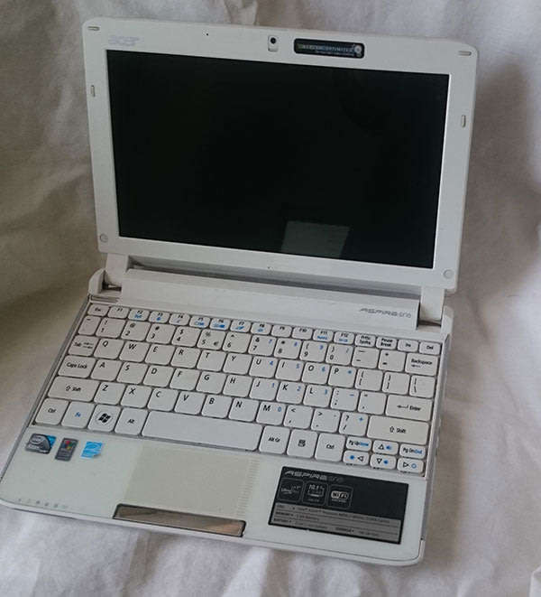 [BIG SAVE] ACER ASPIRE ONE SERIES NAV50 ULTRA THIN, INTEL 1.66GHz, 160GB HD, 1GB RAM, CAM, WIN 7 HP