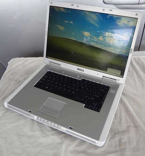 DELL INS 900, 15.1 CORE 2 CPU , 320GB HD, 2GB RAM, WIN XP, DVDRW, MCR, ETC