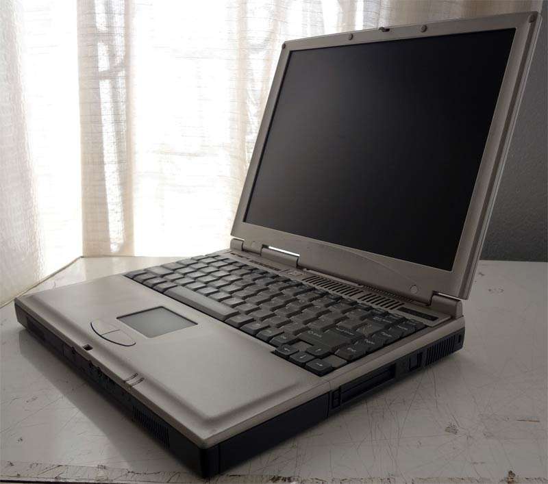 MECER A450 INTEL PIII, 128MB RAM, 12GB HD, CD-ROM, WIN XP PRO