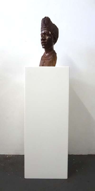 darios chikumbirike wood sculpture