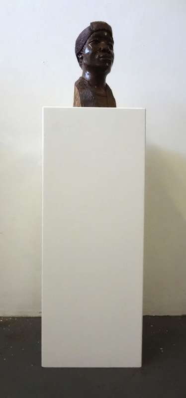 darios chikumbirike wood sculpture