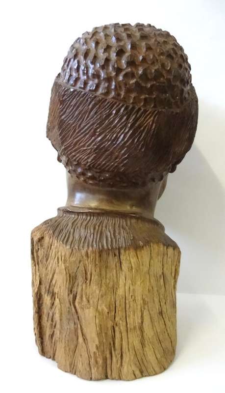 darios chikumbirike wood  sculpture