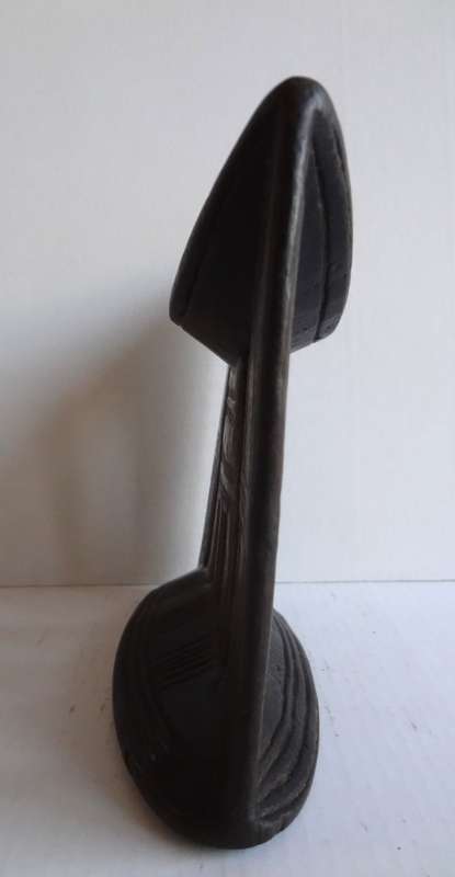 ETHIOPIAN HEADREST