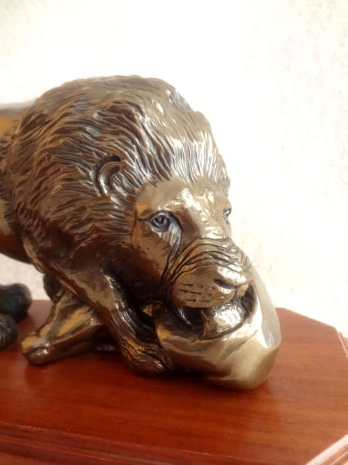 JUNE ART SALE - JONAH RUNYANGA - LION SCULPTURE