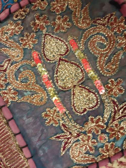 vintage indian hand embroidered wall hanging / throw