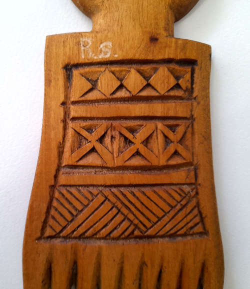 robson shamuyarira - afro combs wood sculpture