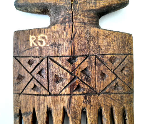 robson shamuyarira - afro combs wood sculpture