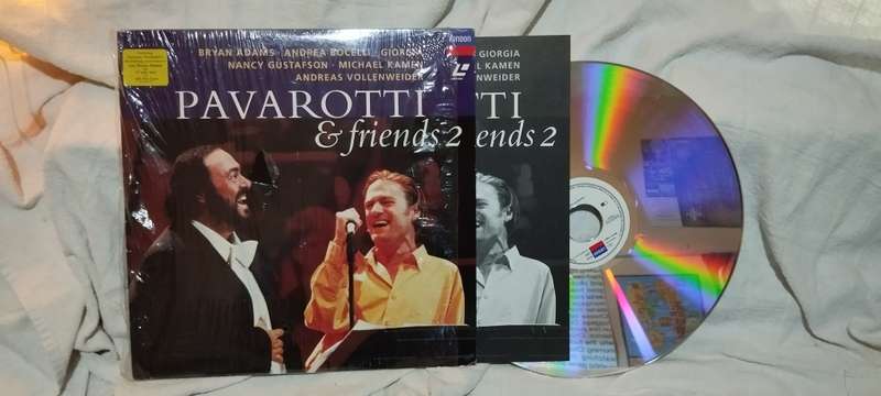 Laserdisk Pavarotti and Friends 2