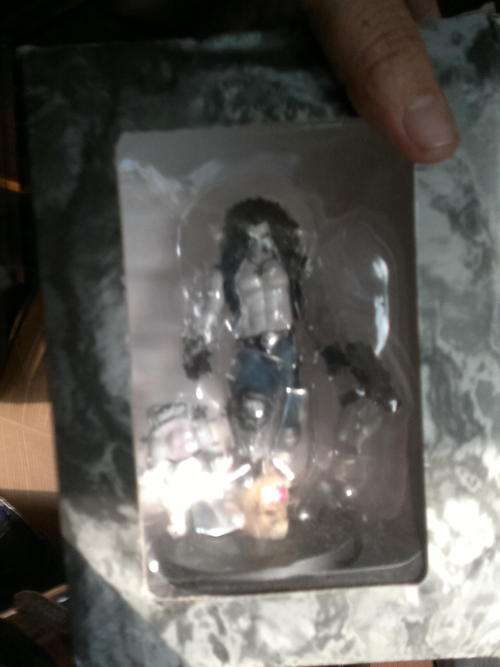 lobo lead figure -chain broken free shipping