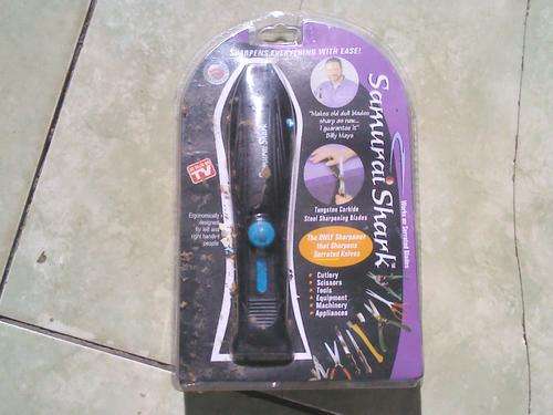 SAMURAI SHARK BLADE SHARPENER FOR SCISSORS, KNIVES, SWORDS, ANYTHING THATS NEEDS SHARPENING,ONLY 1