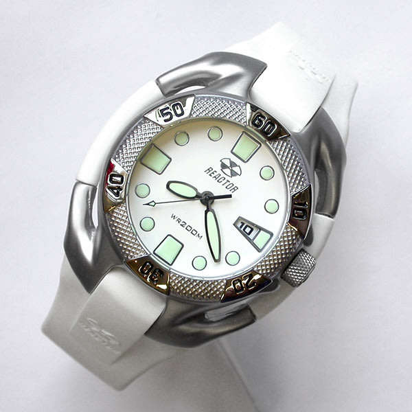 NEW $525 REACTOR 40MM WHITE DIAL SS 200M WR CURVEX STYLE RUBBER STRAP DIVE WATCH