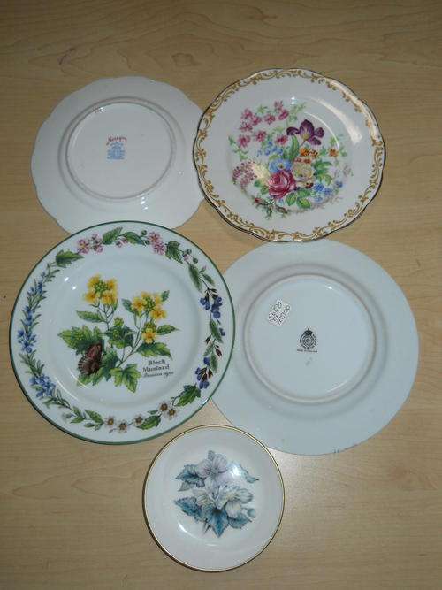 4 plates + small dish (incl R/Albert)