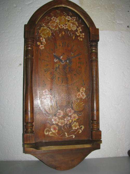 Wooden Clock................R1 No reserve