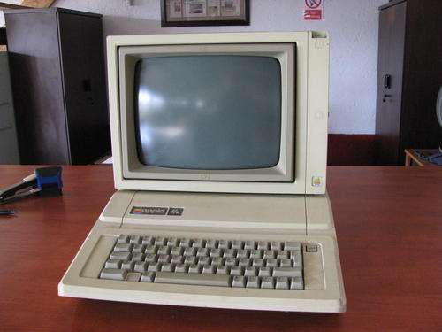 Vintage Apple iie - Very Collectable