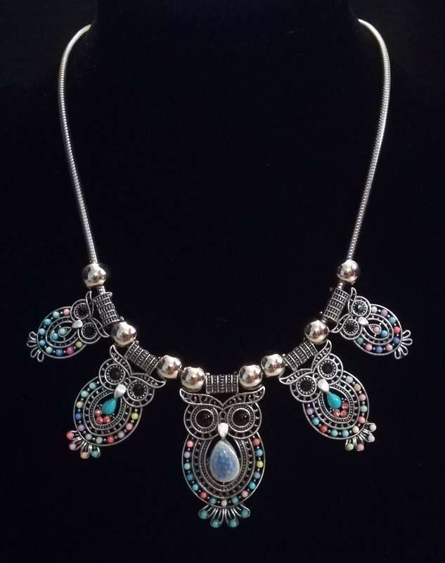 Boho Vintage Style Silver Necklace with Owl Design and Adjustable Chain - Multicolour