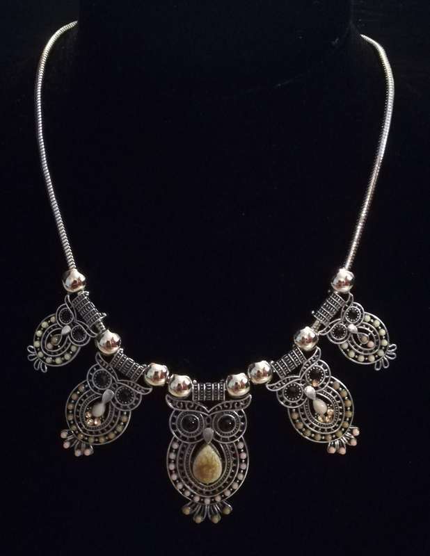 Boho Vintage Style Silver Necklace with Owl Design and Adjustable Chain - Peach