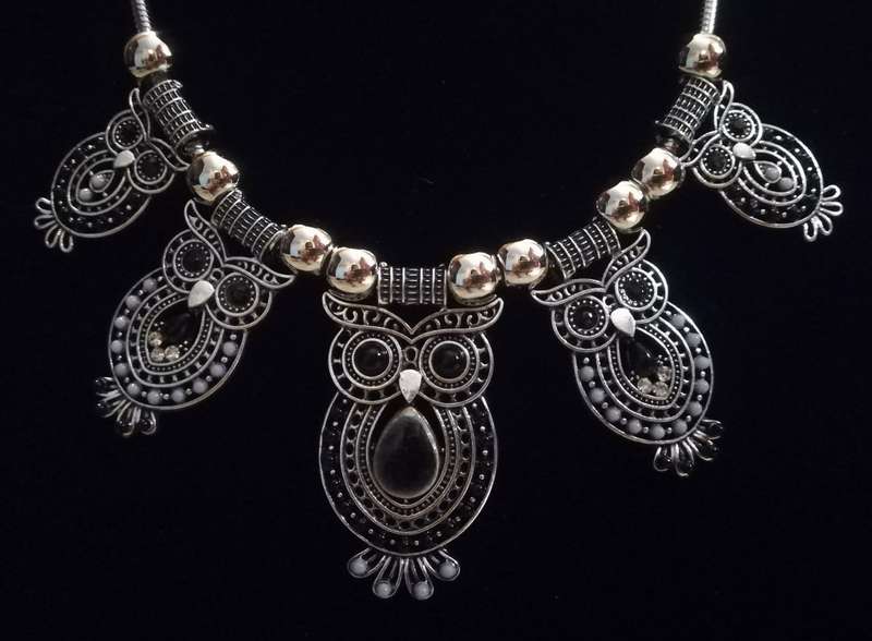Boho Vintage Style Silver Necklace with Owl Design and Adjustable Chain - Black and Grey