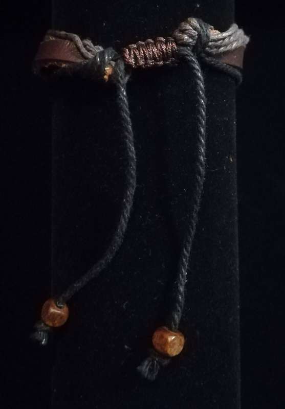 Unisex Multilayer Adjustable Beaded Leather & Wax String Bracelet with Leaf Charm