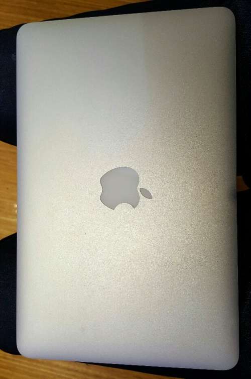 MACBOOK AIR 11" FOR SALE.