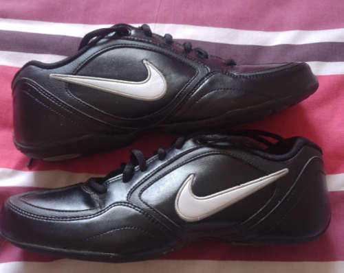 Nike Musique VII Black Size 6 - Free Courier Delivery!