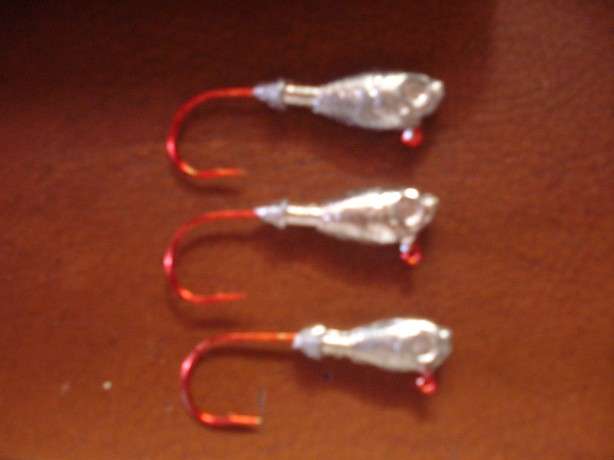 3x_plastic_fishing_weights_with_blood_red_hook