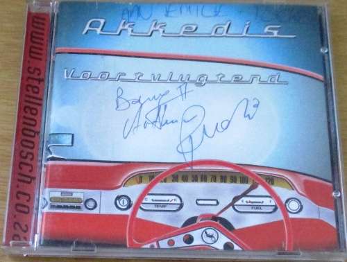 AKKEDIS VOORVLUGTEND Signed CD [shelf G x 2]