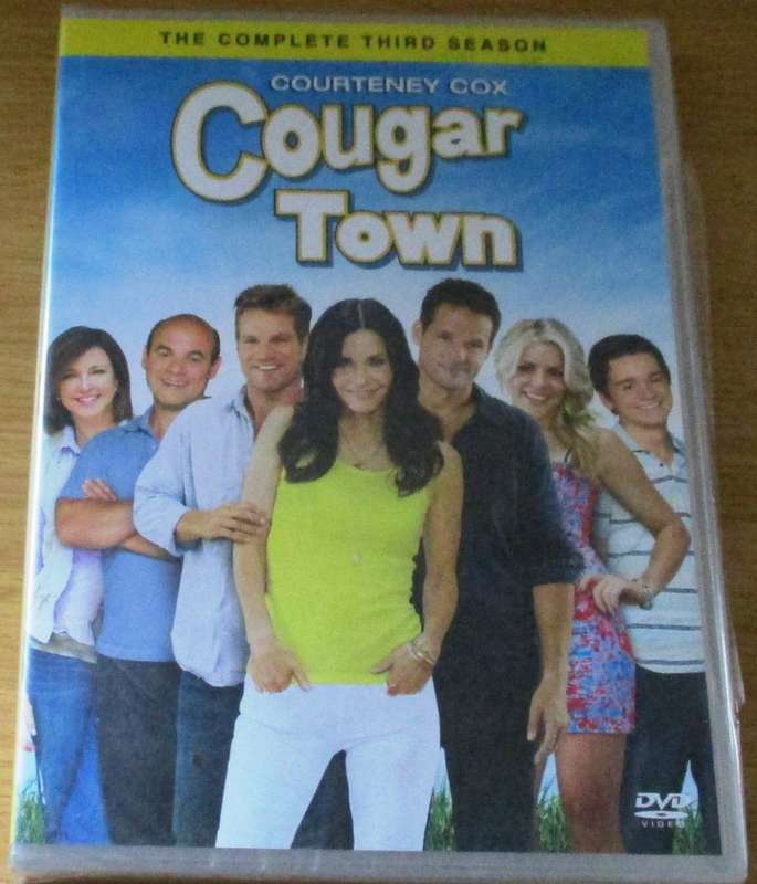 COUGAR TOWN Courtney Cox The Complete Season 3 [SHELF D1]