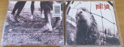 PEARL JAM Vs. CD [SHELF G x 27]