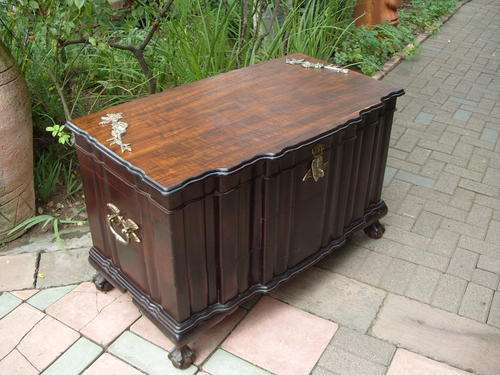 A Perfect Imbuia BALL & CLAW Linenfold Kist - Stunning,Massive & CHEAP!!