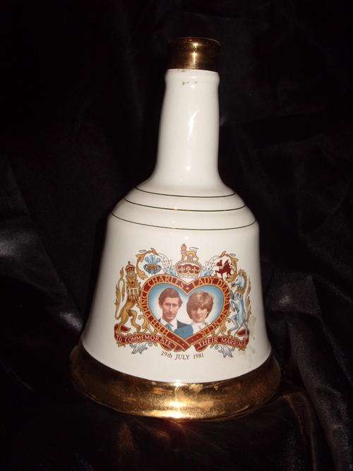 ~WADE~ Bells Porcelain Decanter Diana & Charles - WANTED!!!! R1!!!!!!