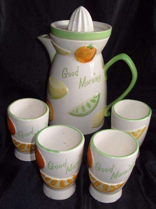 What A Lovely Old Breakfast Juice Sqeezer Set with 4  cups!!! R1