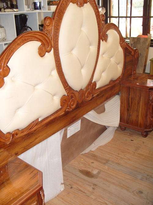 Queen Headboard + 2 Side pedestals ~ Exquisite!!!! Excellent Condition!!!!!!