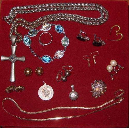 Large lot of Antique Jewellery from Ex-Estate incl Pewter, 9kt Gold & Sterling Silver
