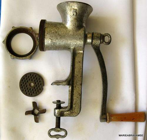 Antique OB 5 Kitchen Meat Grinder 1900`s needs cleaning Width 22 cm , Height 27 cm.