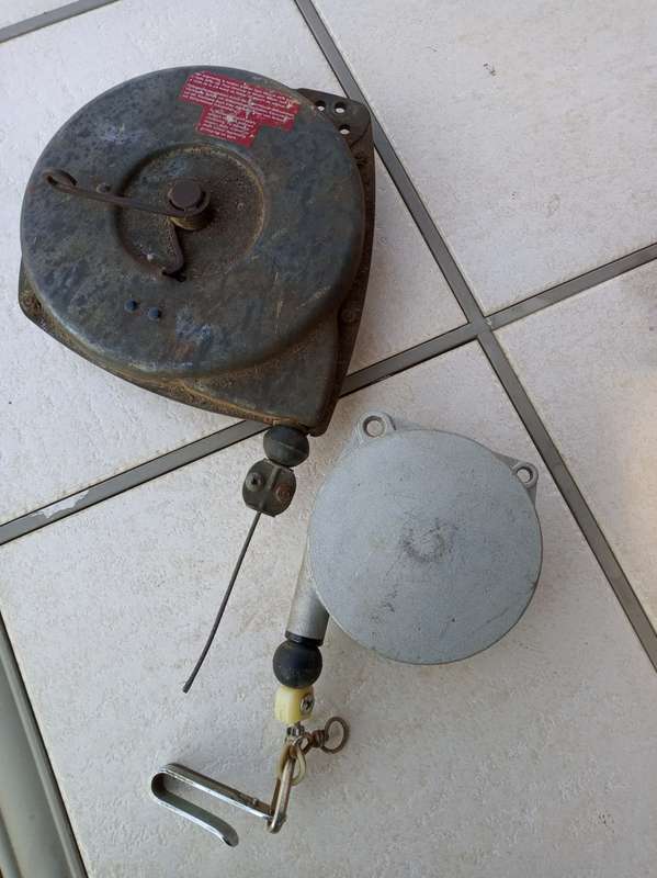 2 x Spring Balancers